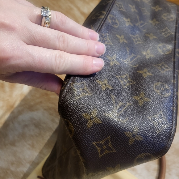 Louis Vuitton Looping GM - Picture 6 of 15